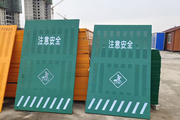 选择沈阳围挡租赁服务的关键因素：材质、规格与价格的全面比较与分析